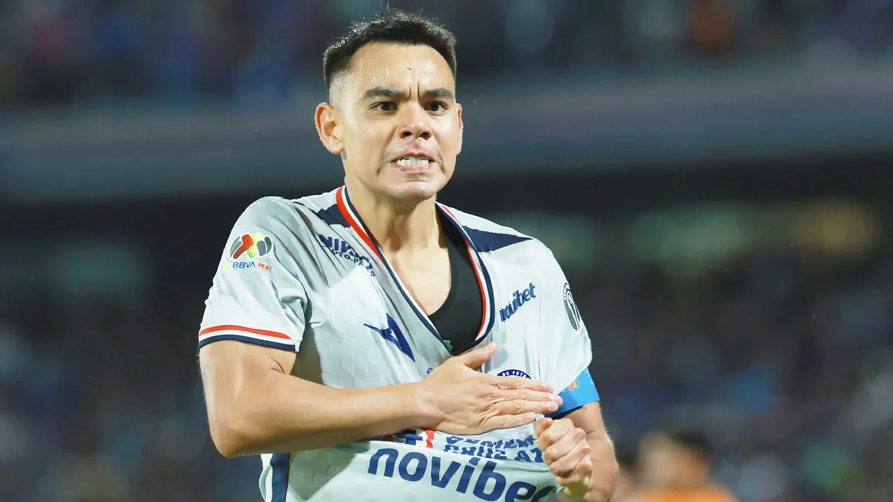 Charly Rodríguez, figura del Cruz Azul y una cláusula millonaria de salida.
