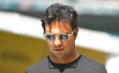 Checo Pérez y un día conflictivo en la Fórmula 1.