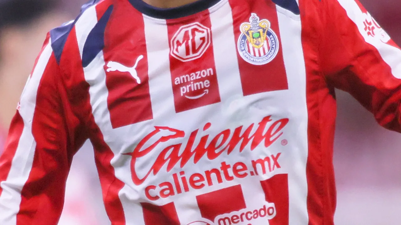 Se confirmó la primera baja en Chivas.