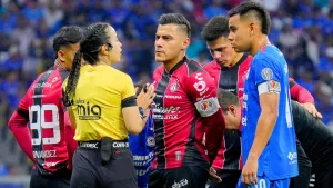 Polémica en el gol de Cruz Azul: ¿había penal para Atlas en la jugada previa?