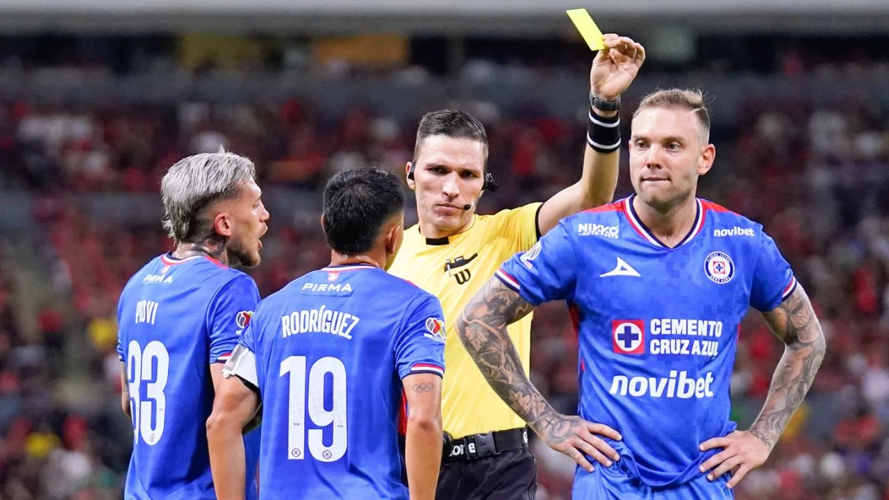Cruz Azul estalla contra el arbitraje y toma drástica decisión tras ida de Cuartos de Final vs Atlas.