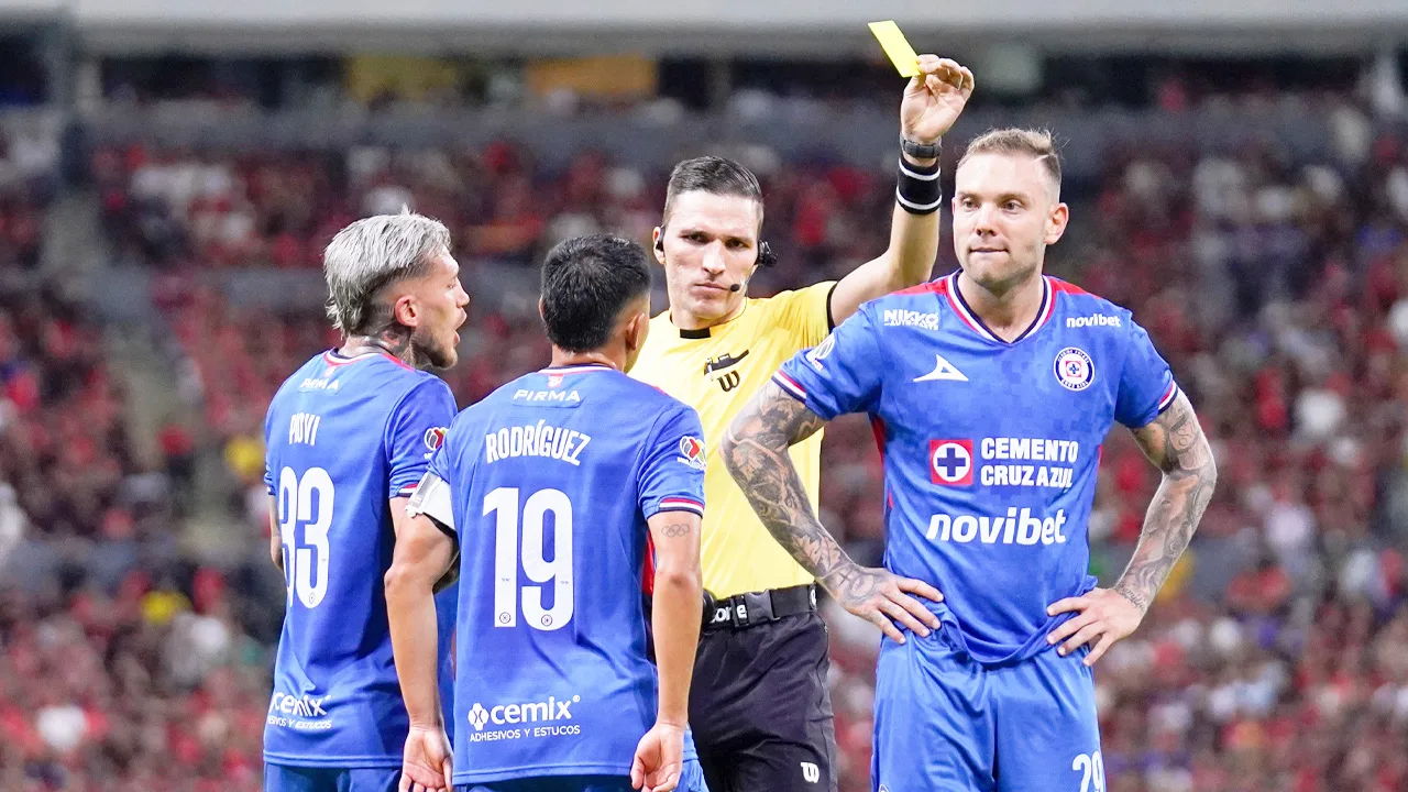 Cruz Azul y una jugada polémica.