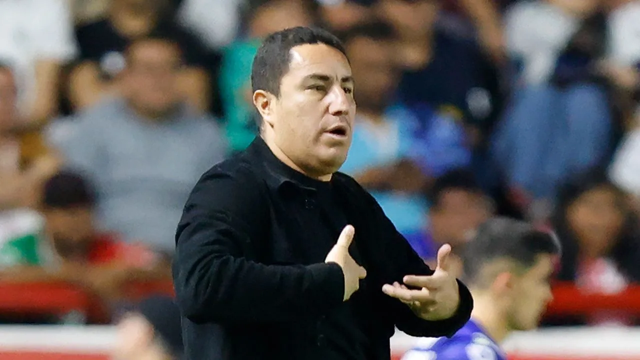 Efraín Juárez, entrenador de Pumas. 