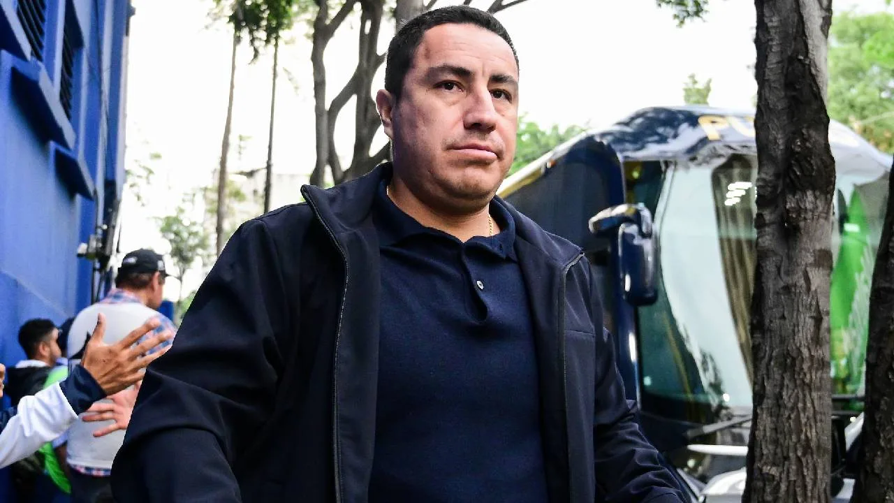 Efraín Juárez, DT de Pumas.