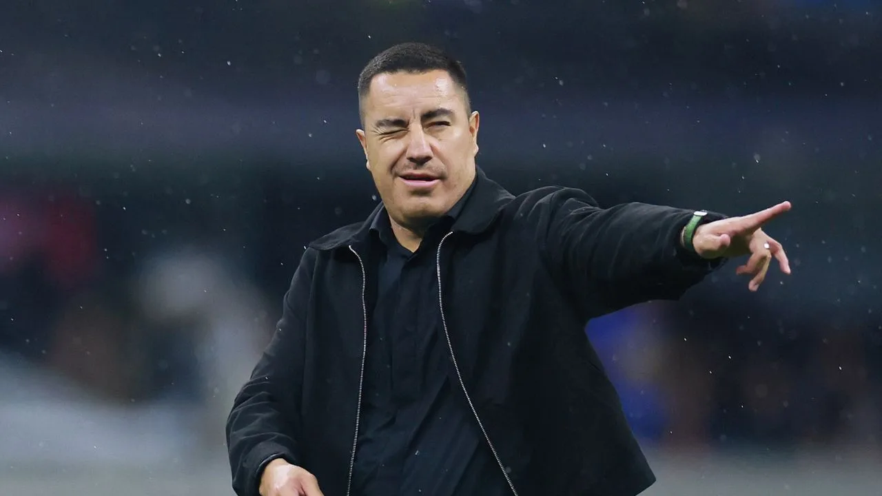 Efraín Juárez, director técnico de Pumas. 