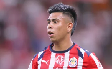 Efraín Álvarez, figura de Chivas, causó baja.