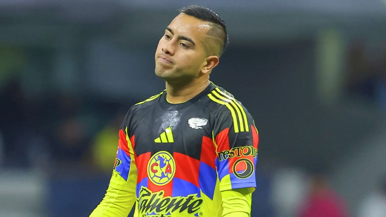 América vs Pumas: Erick Sánchez pega tremendo regaño a sus compañeros y muestra las huellas de la batalla.
