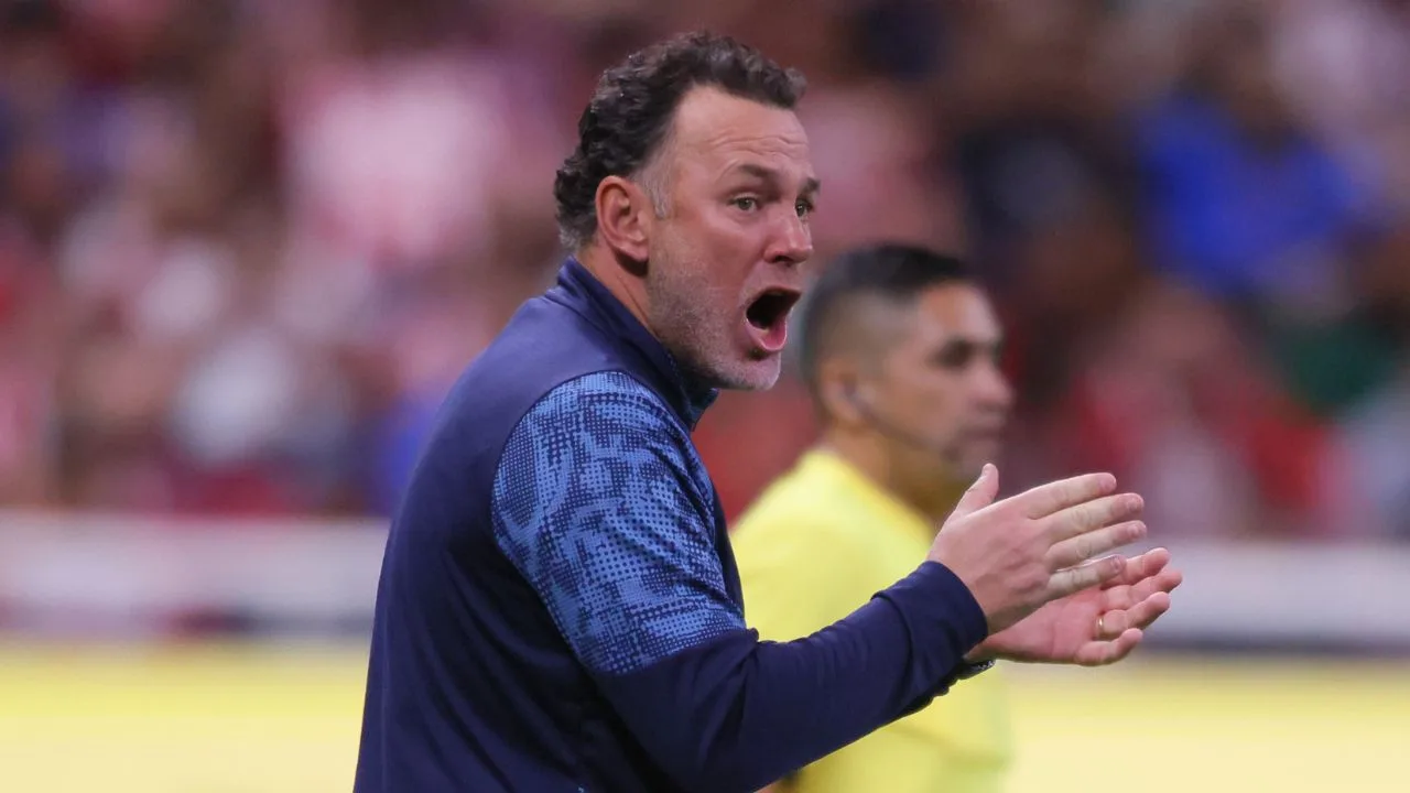 Gabriel Milito, director técnico de Chivas. 