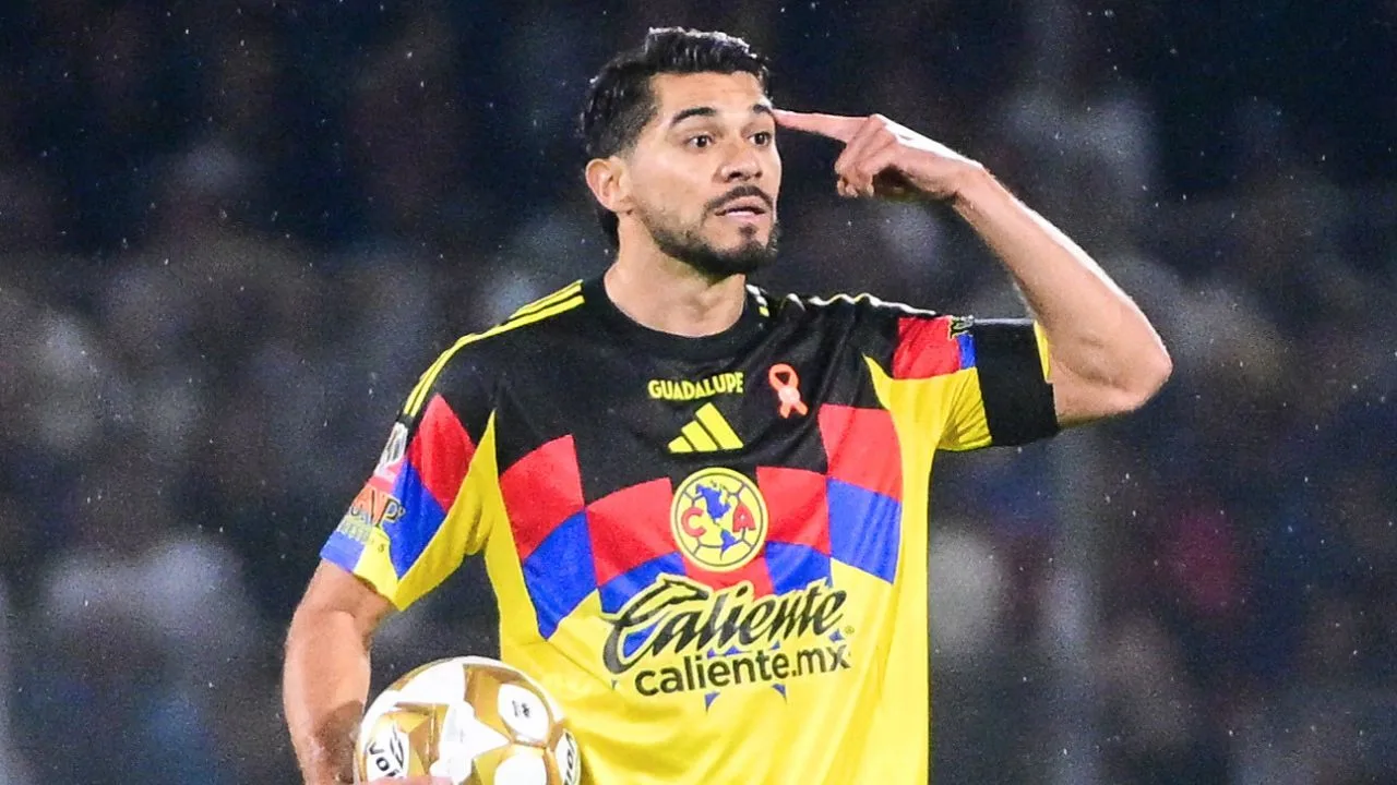 Pumas vs América en la polémica: señalan que penal de Henry Martín tenía que repetirse por este detalle.