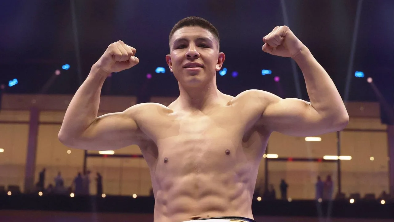 Jaime Munguía, peleador mexicano de box. 