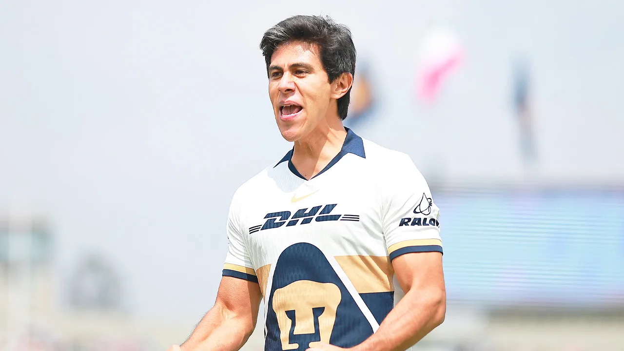 JJ Macías apoya a sus Pumas en CU.