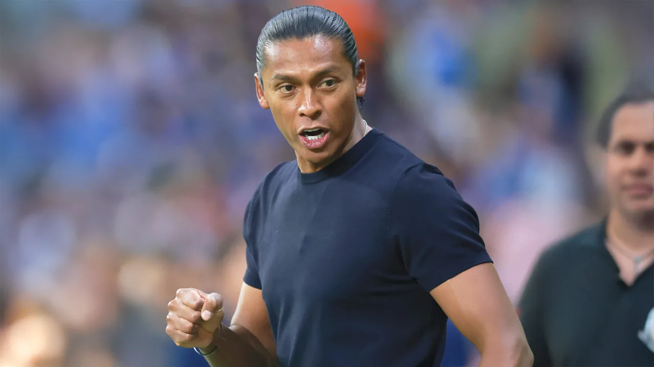 Joel Huiqui y su festejo en Cruz Azul.