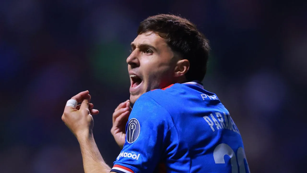 José Paradela, jugador del Cruz Azul. 