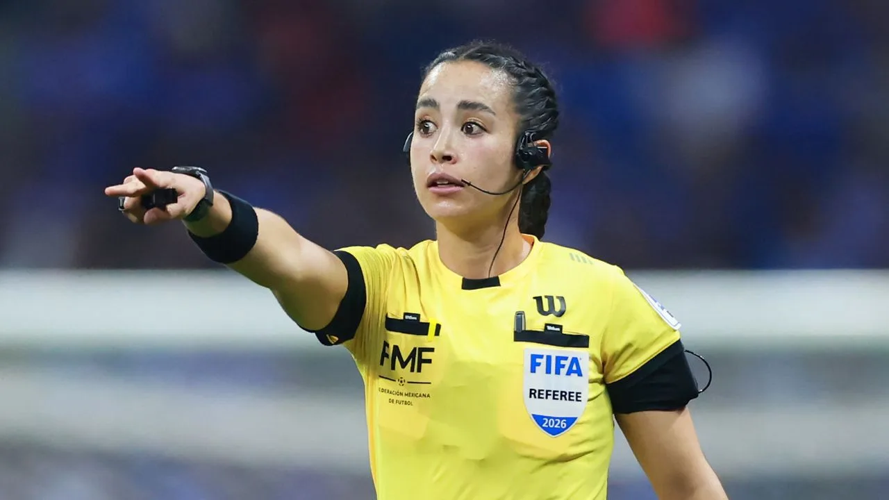 Katia Itzel García, árbitra de la Liga MX. 