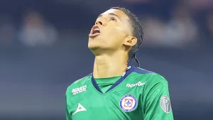 Cruz Azul vs Chivas: Kevin Mier comete insólito osote que complica a la Máquina en semifinales | VIDEO