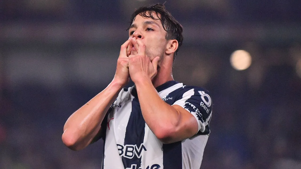 Óliver Torres rompe el silencio en medio de rumores de su futuro con Rayados de Monterrey y lanza mensaje.