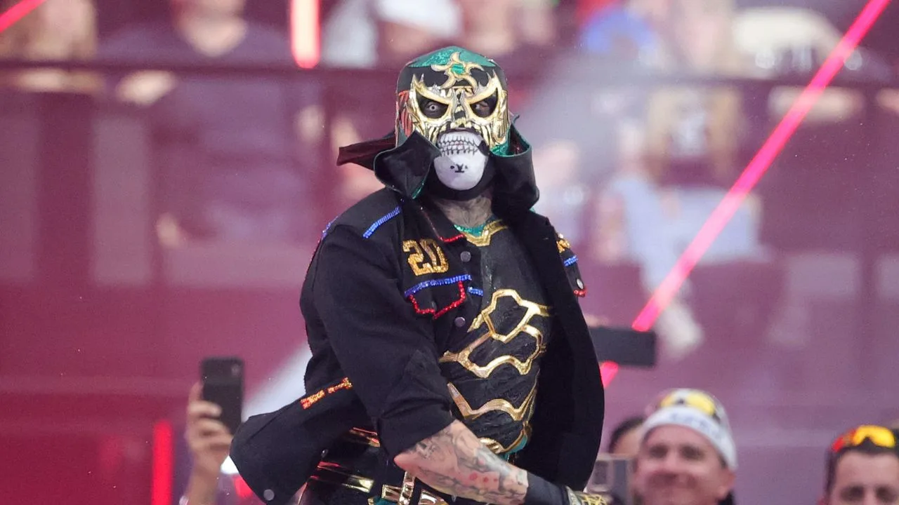 Penta, Campeón Intercontinental de la WWE. 
