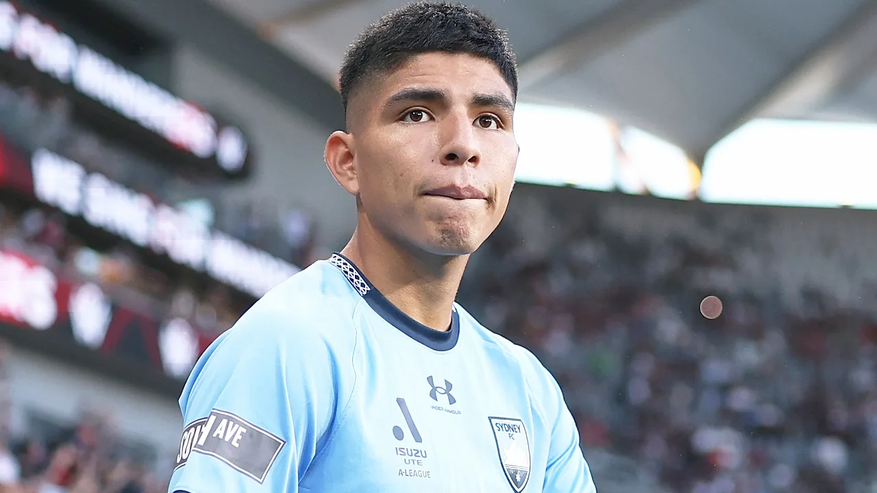 Piero Quispe termina su préstamo en Australia y vuelve a Pumas.