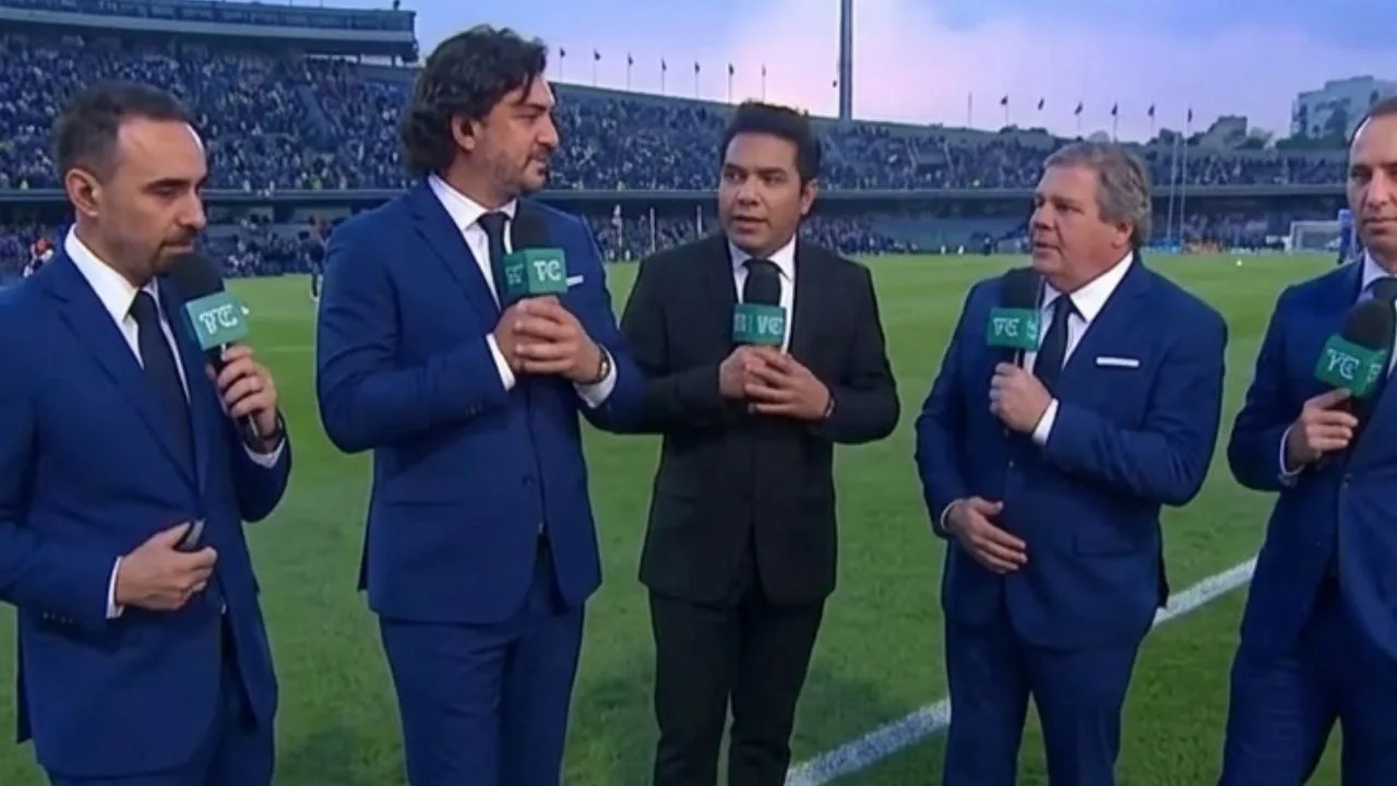 El fan de Pumas más viral que se hizo presente vs Pachuca en CU y hasta apareció en TUDN En TUDN ya entrevistaron al Licenciado del Gol y sus respuestas, dieron de qué hablar.