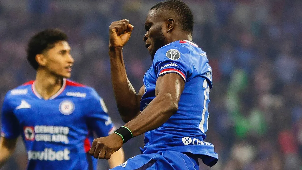 Cruz Azul se medirá esta noche ante Chivas.