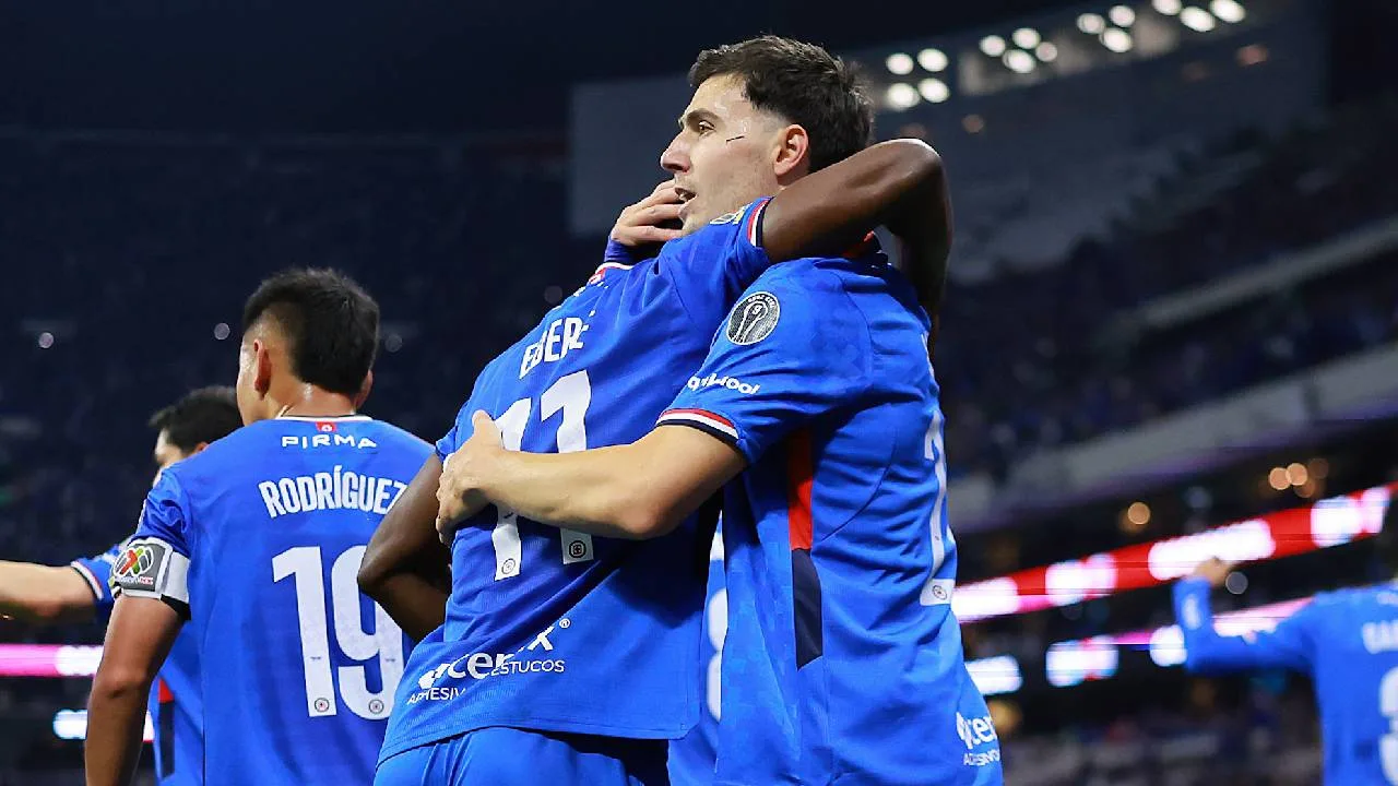 Cruz Azul busca una ventaja esta noche.