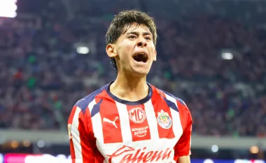 Santiago Sandoval, joven promesa de Chivas.