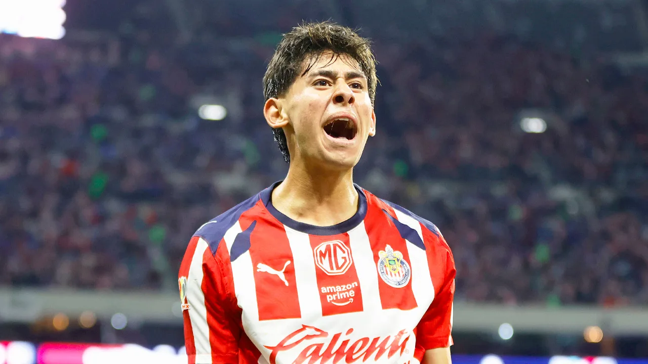 Santiago Sandoval, joven promesa de Chivas.