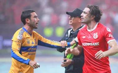 Pollo Briseño se encaró con jugadores de Tigres y salió lastimado.