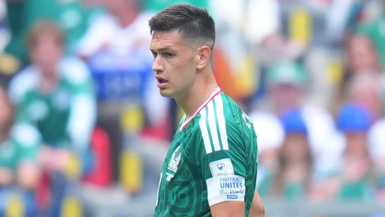 César Montes se fue expulsado en el México vs Sudáfrica.