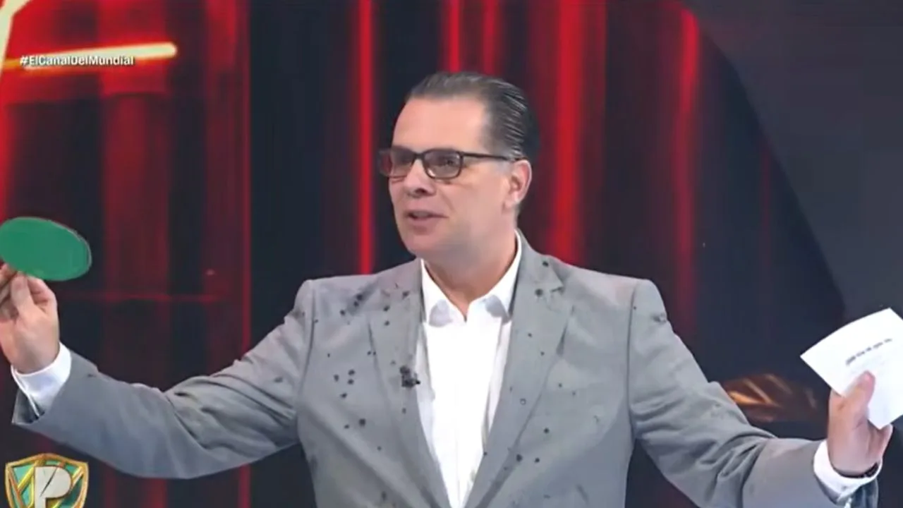 Christian Martinoli, narrador de TV Azteca. 