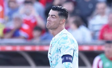 Cristiano Ronaldo se burla en práctica de Portugal.