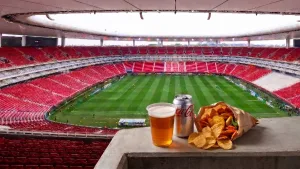 El polémico menú del Mundial 2026: Esto costaría comer y beber en el Estadio Akron