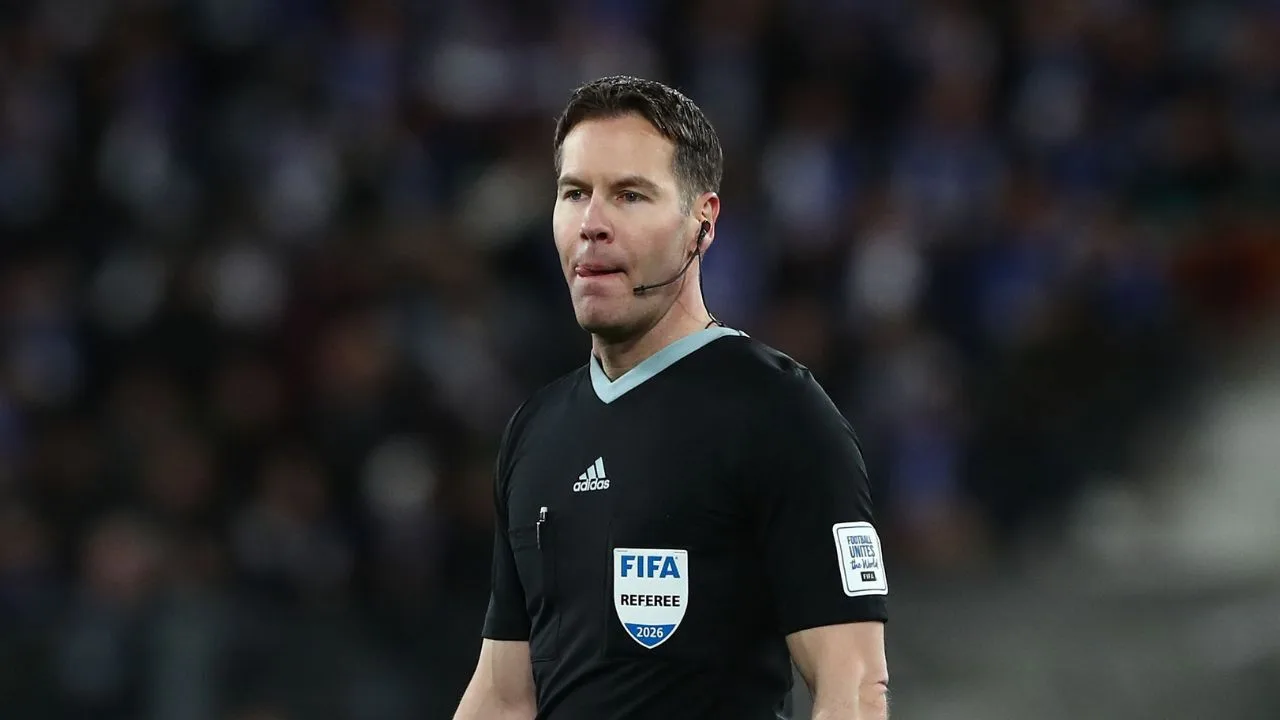 El policía que será árbitro en el duelo de Estados Unidos vs Paraguay: Él es Danny Makkelie Danny Makkiele, árbitro del partido de Estados Unidos vs Paraguay.