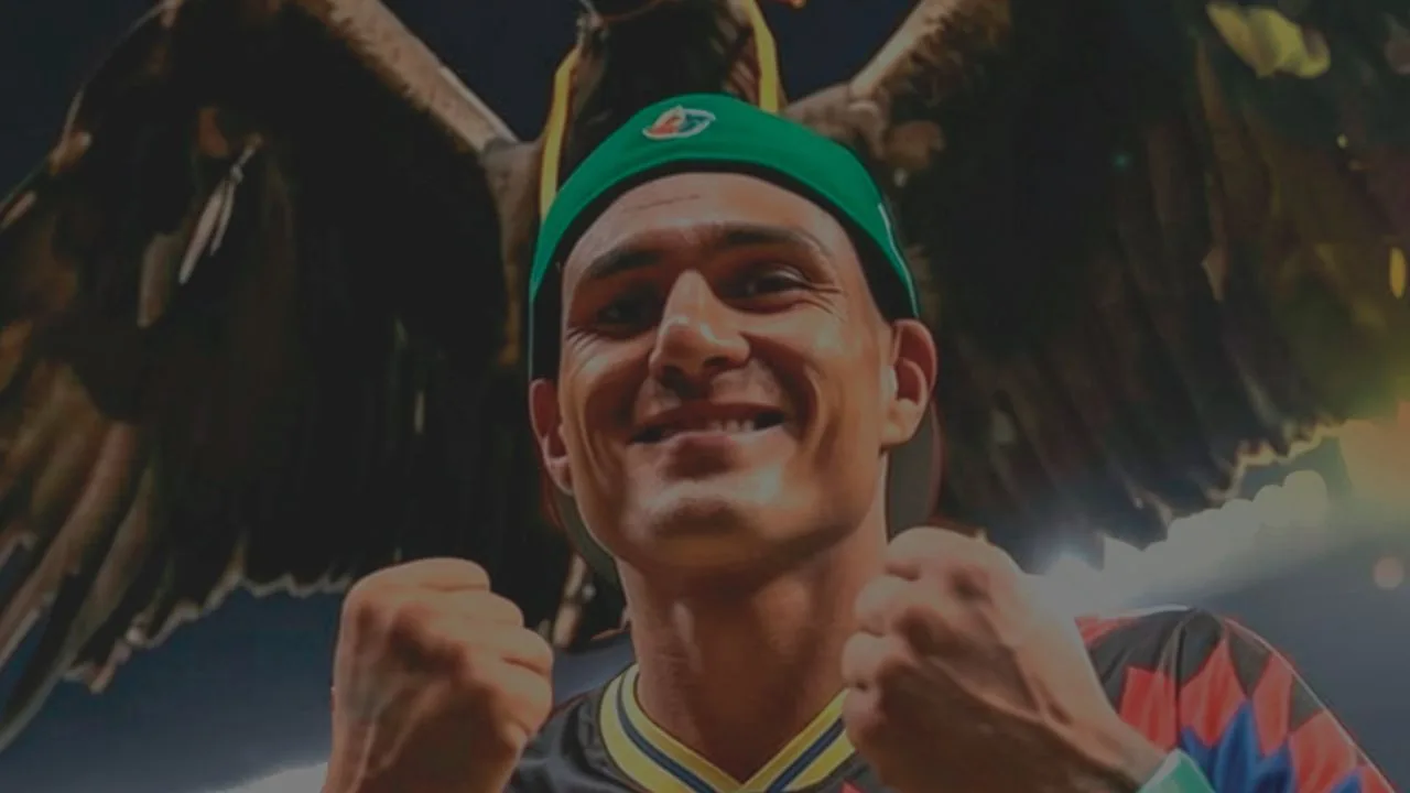Edgar Chairez peleador de UFC y seguidor del América. 