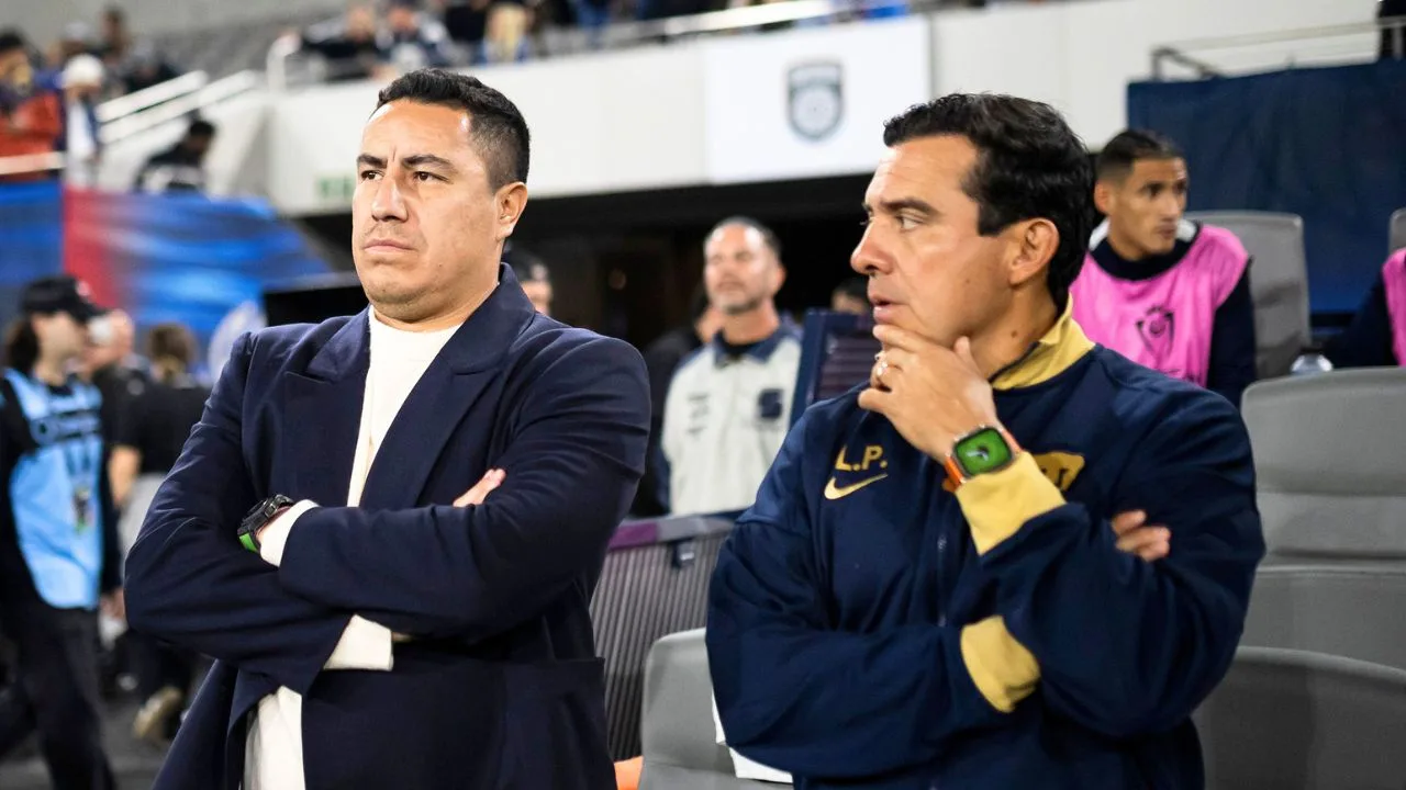 Por qué Pumas no ha hecho oficial la salida de Efraín Juárez rumbo al Apertura 2026.