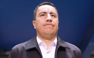 El estratega mexicano dejó Pumas para cumplir su sueño europeo y ya tuvo su primer partido de pretemporada.