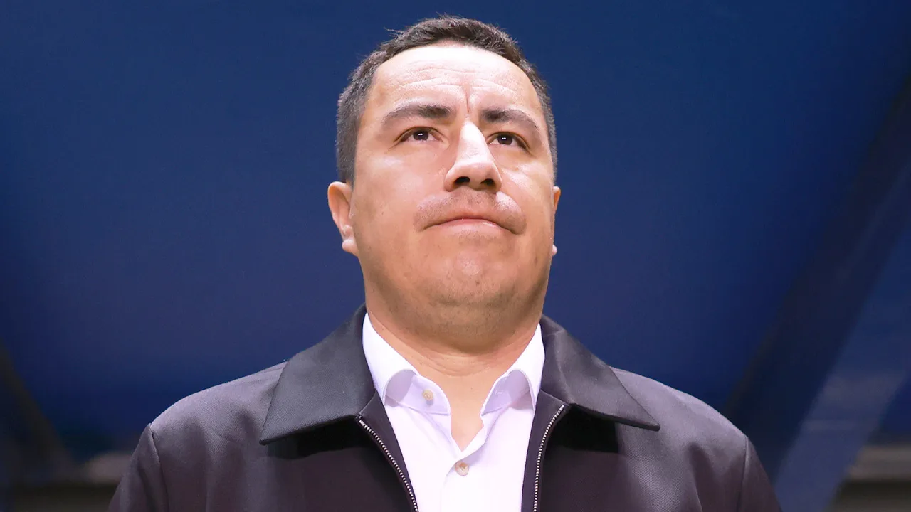 El estratega mexicano dejó Pumas para cumplir su sueño europeo y ya tuvo su primer partido de pretemporada.
