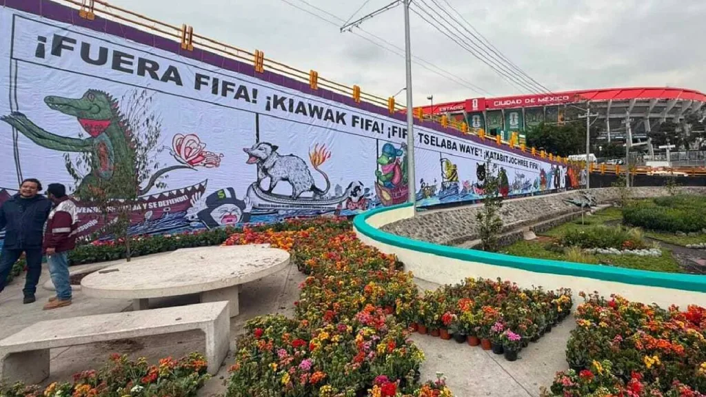 Mural afuera del Estadio Azteca