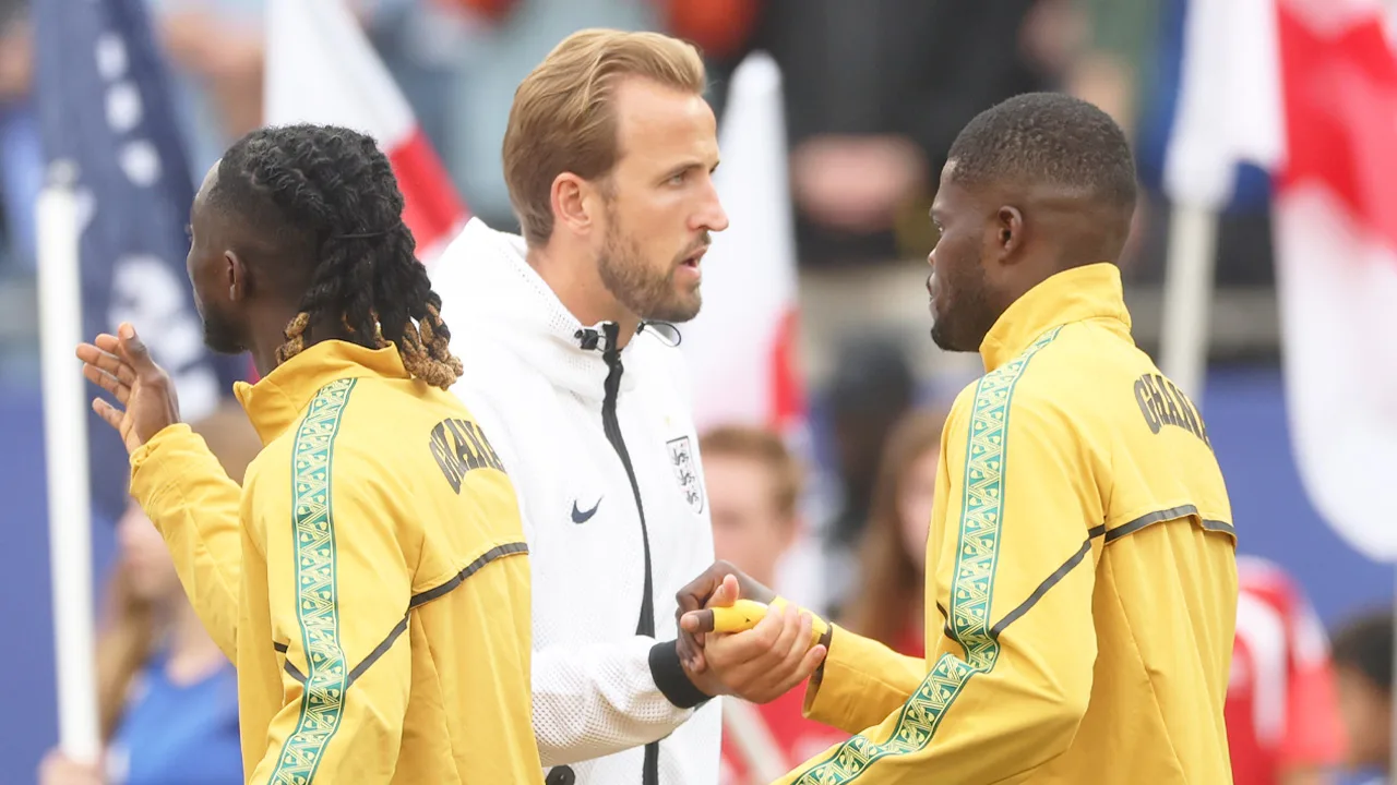 En la previa de un partidazo, hubo tensión entre los futbolistas. ¿Qué pasó en el saludo de Inglaterra vs Ghana?