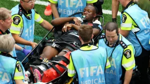 Ismael Koné, jugador de Canadá, sufre impactante lesión ante Catar en el Mundial 2026