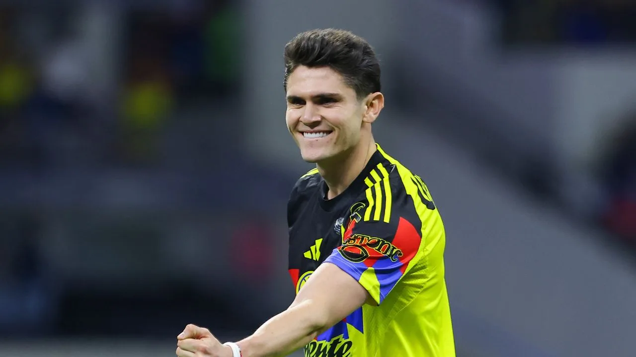 Israel Reyes ya fue contratado por la Roma según el Perro Bermúdez, que lo celebró en redes Israel Reyes, jugador del América y de la Selección Mexicana.