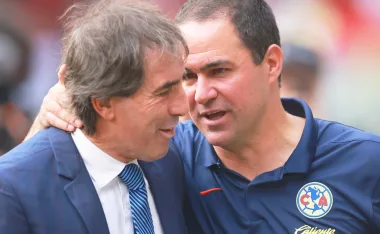 André Jardine y Guillermo Almada en América vs Pachuca.