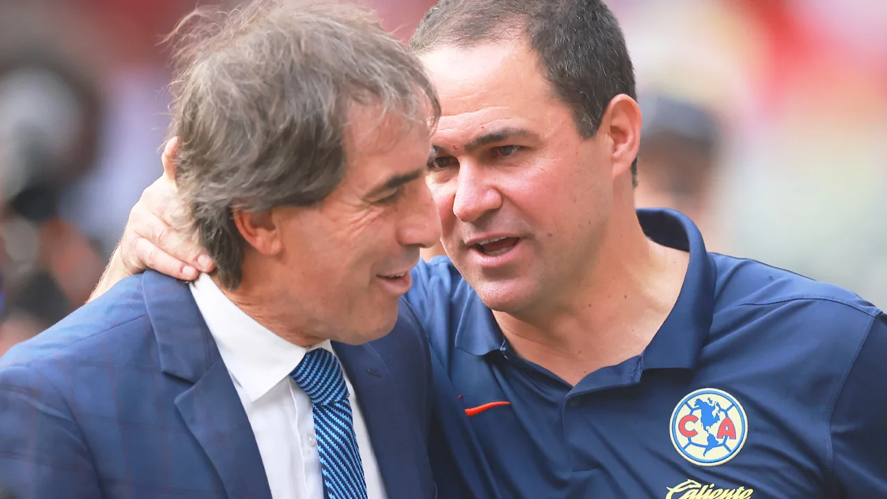 André Jardine y Guillermo Almada en América vs Pachuca.