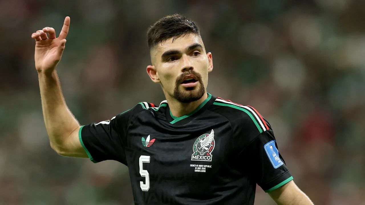 Pumas recibiría millones sin mover un dedo gracias a Johan Vásquez y el Genoa.