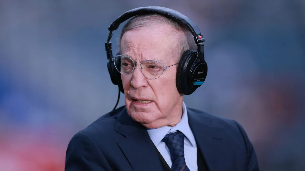 José Ramón Fernández, periodista deportivo mexicano. 