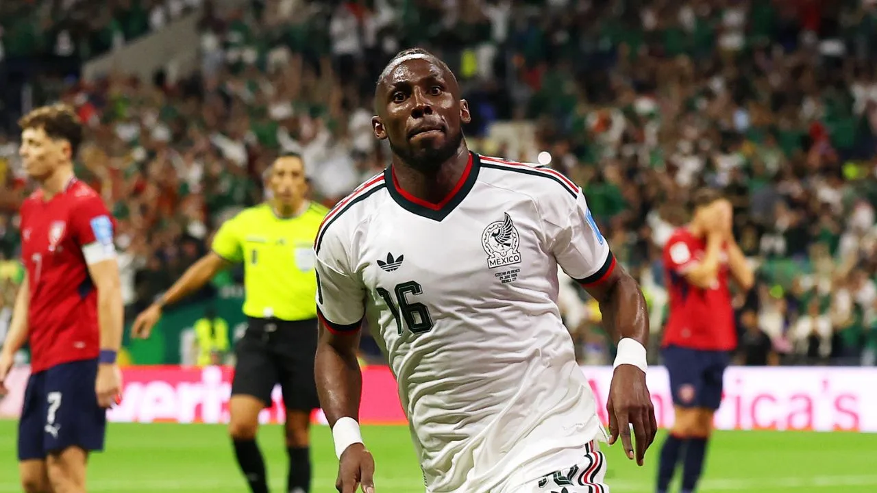 Julián Quiñones, jugador de la Selección Mexicana. 