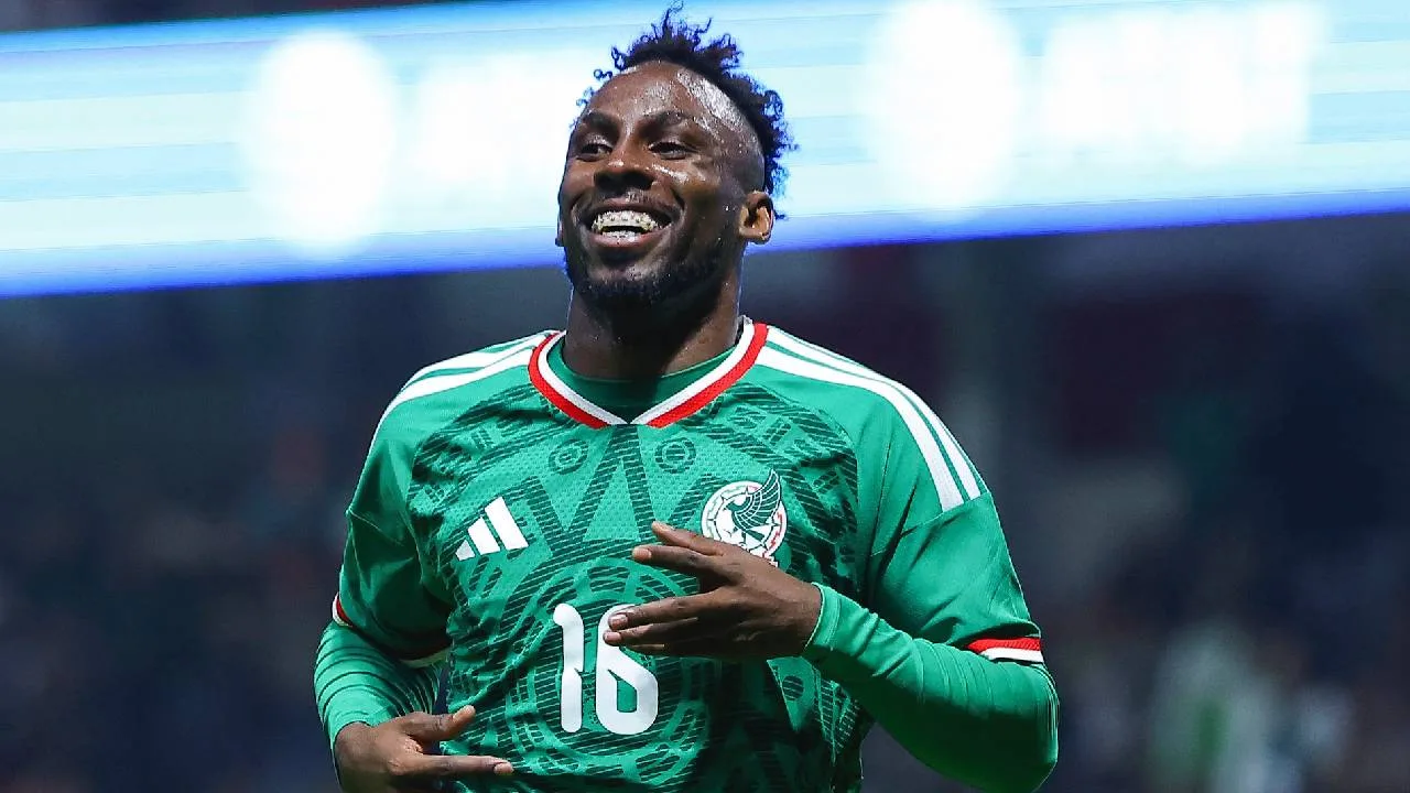 Julián Quiñones, jugador de la Selección Mexicana.