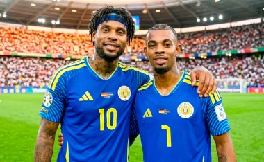 Leandro y Juninho Bacuna, los hermanos estrella de Curazao.