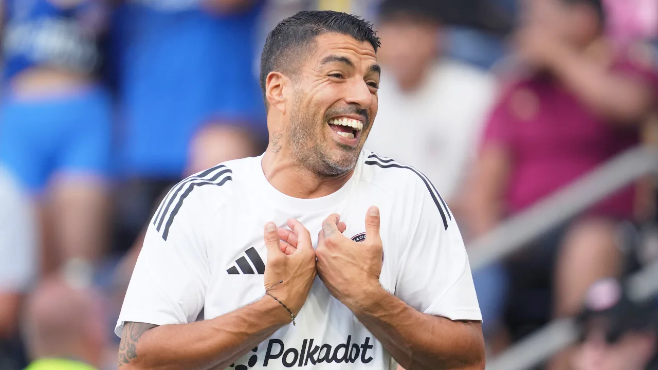 El delantero uruguayo vivió como un aficionado más el empate de Uruguay con Cabo Verde, pero un detalle encendió las redes.
