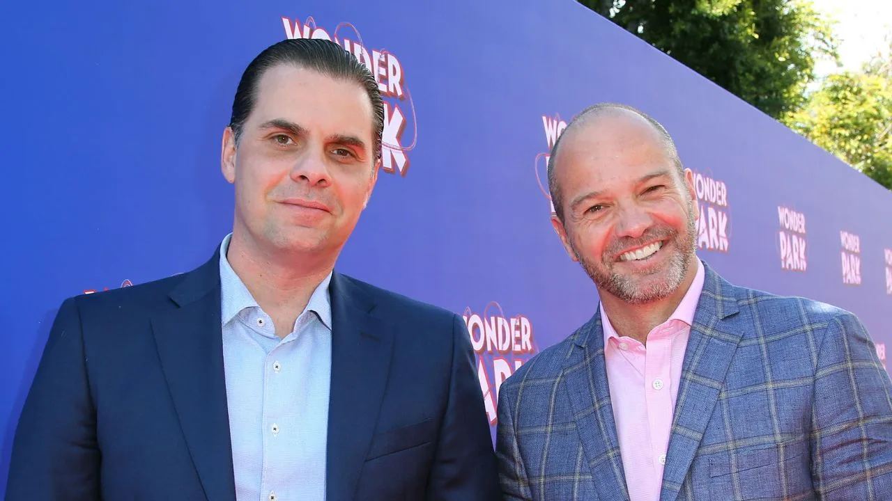 Christian Martinoli y Luis García, narradores para TV Azteca. 